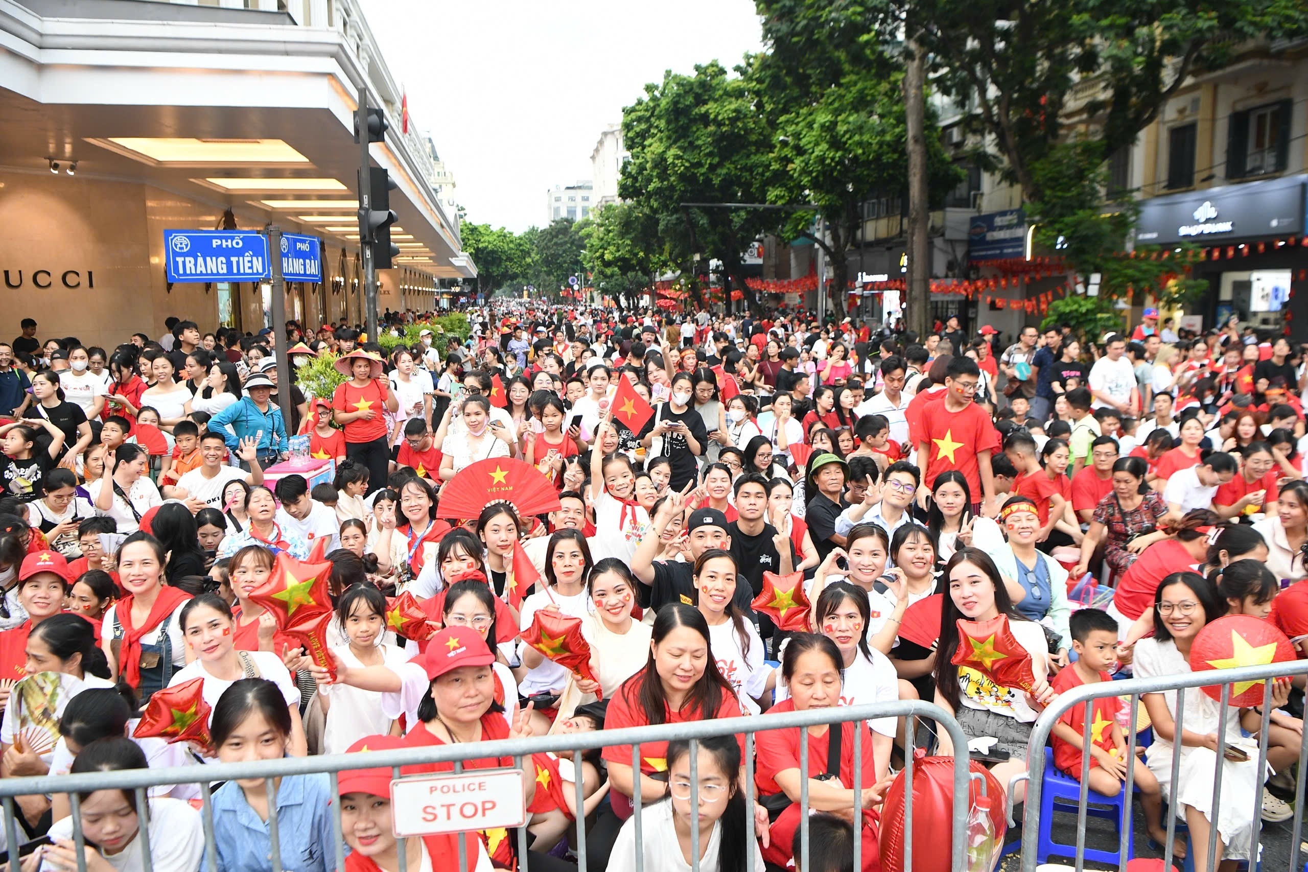 Hà Nội rộn ràng trước giờ tổng hợp luyện diễu binh diễu hành lần 2