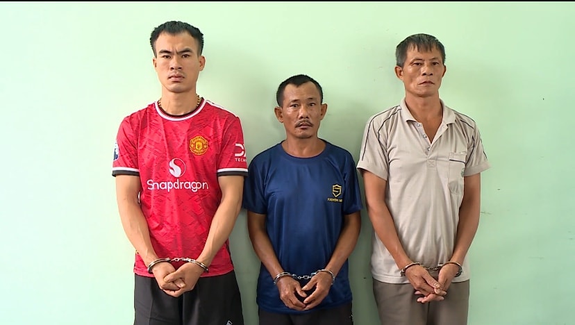 tu-trai-qua_-tran-van-hau-tran-van-chau-mai-xuan-hanh.jpg