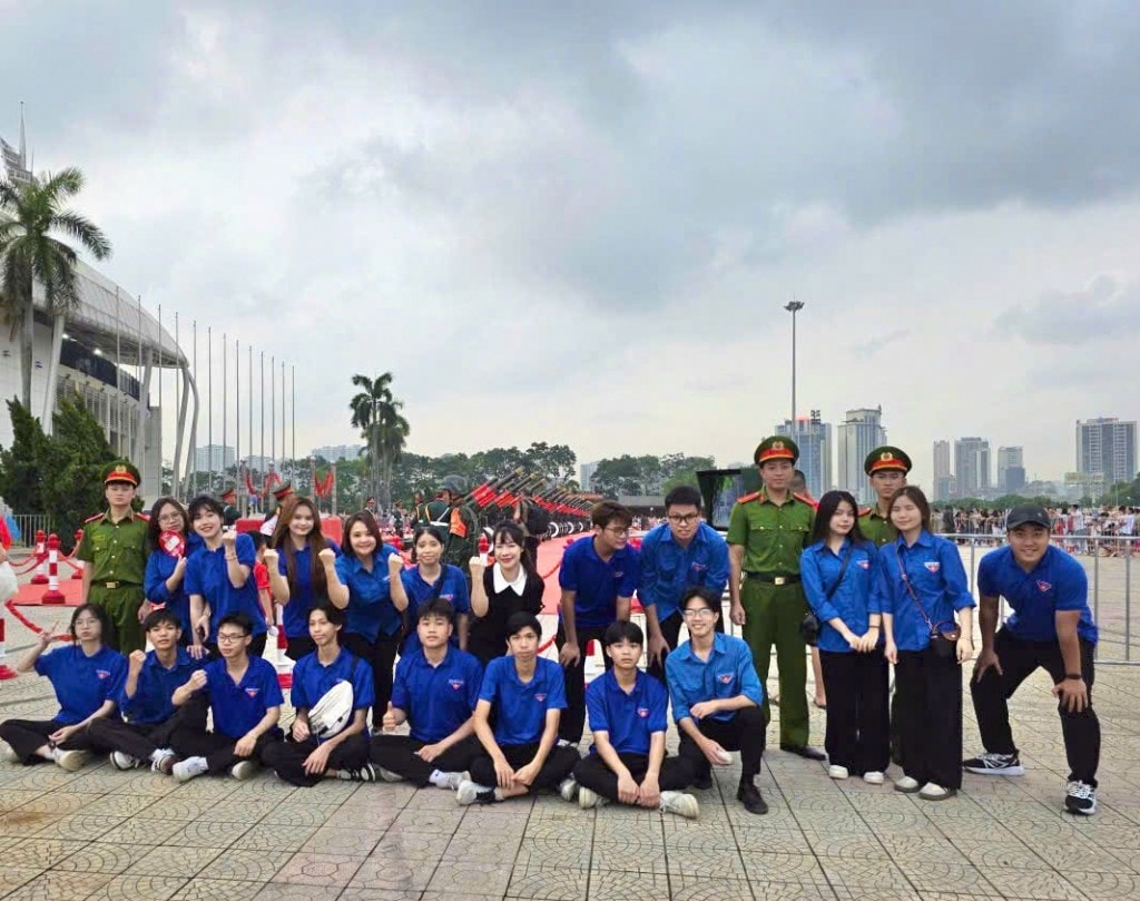 200 đoàn viên thanh niên phường Từ Liêm tình nguyện tham gia phục vụ diễu binh, diễu hành kỷ niệm 80 năm Cách mạng Tháng Tám và Quốc khánh 2-9