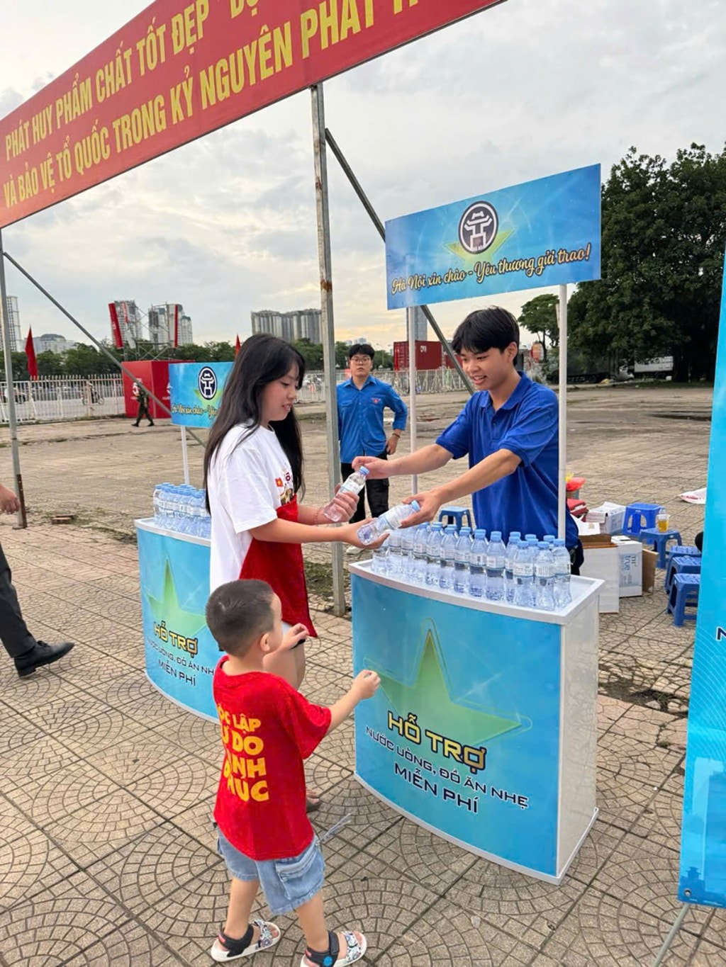 Phường Từ Liêm: 200 đoàn viên tham gia phục vụ hợp luyện diễu binh