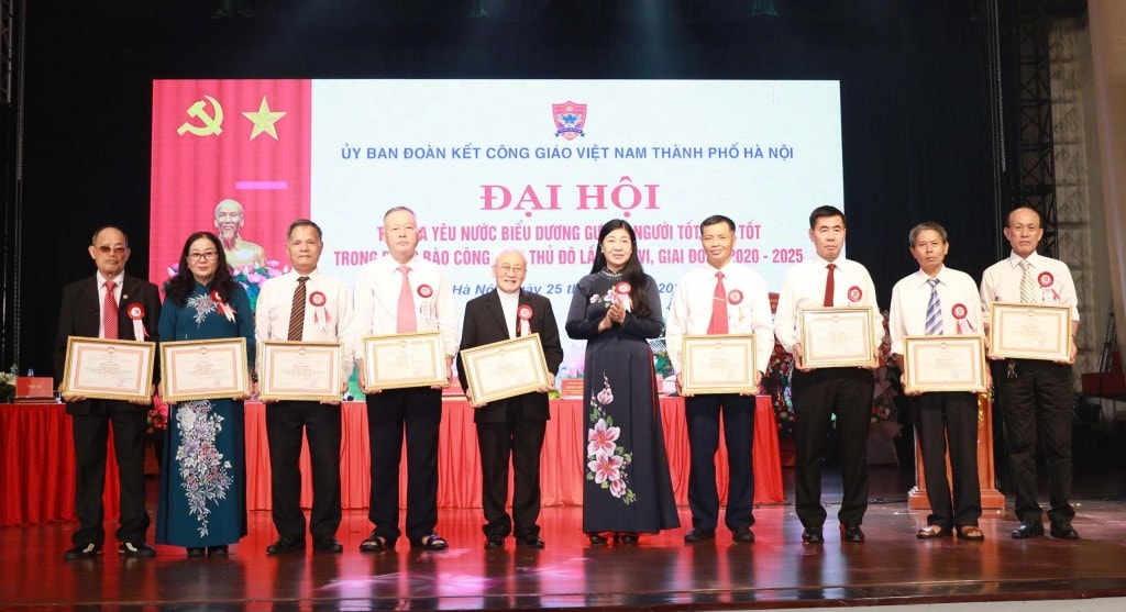 Phát huy vai trò của đồng bào Công giáo trong khối đại đoàn kết Thủ đô Phát huy vai trò của đồng bào Công giáo trong khối đại đoàn kết Thủ đô