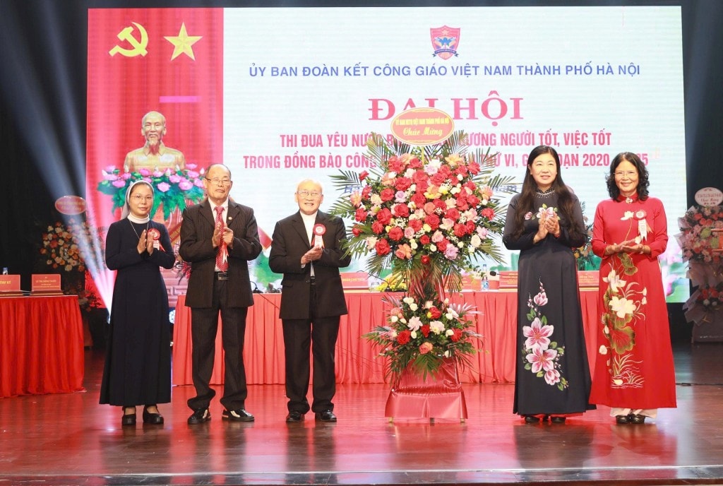 Phát huy vai trò của đồng bào Công giáo trong khối đại đoàn kết Thủ đô Phát huy vai trò của đồng bào Công giáo trong khối đại đoàn kết Thủ đô
