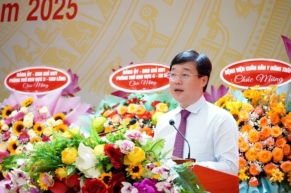 Đồng chí Lê Quốc Phong, Bí thư Tỉnh ủy Đồng Tháp phát biểu chỉ đạo buổi họp mặt kỷ niệm ngày thành lập lực lượng vũ trang tỉnh.