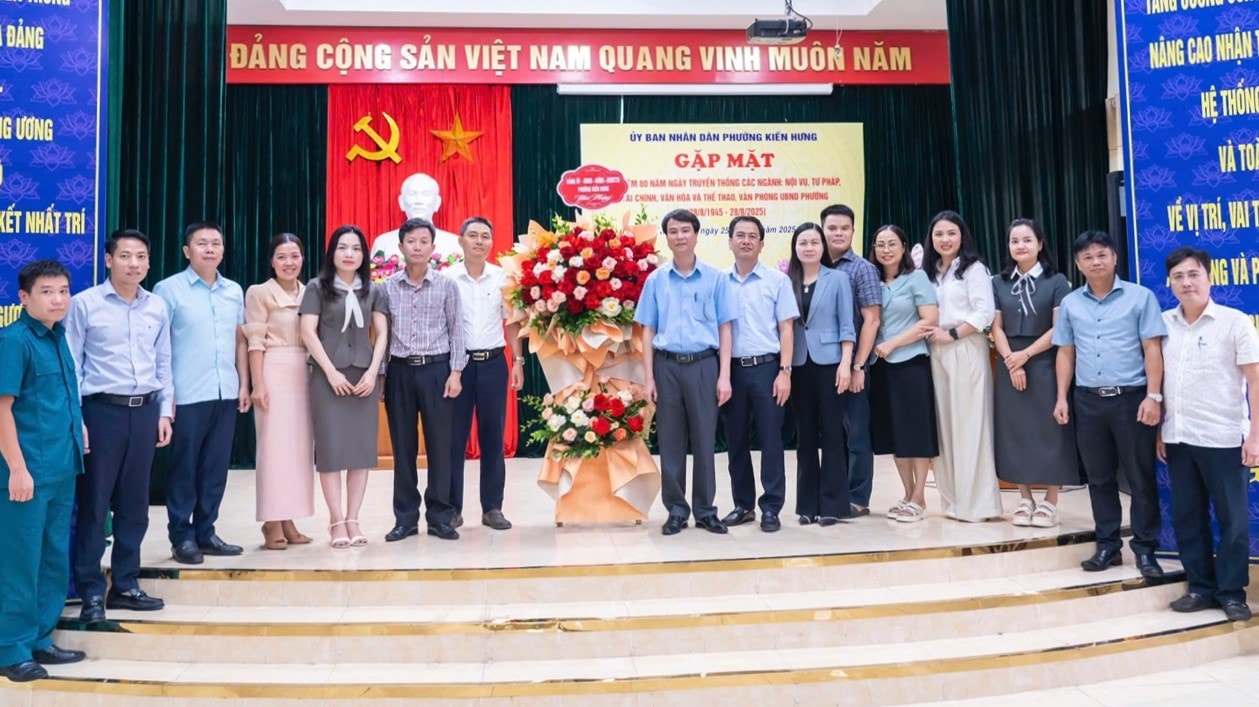 lanh-dao-phuong-tang-hoa.jpg