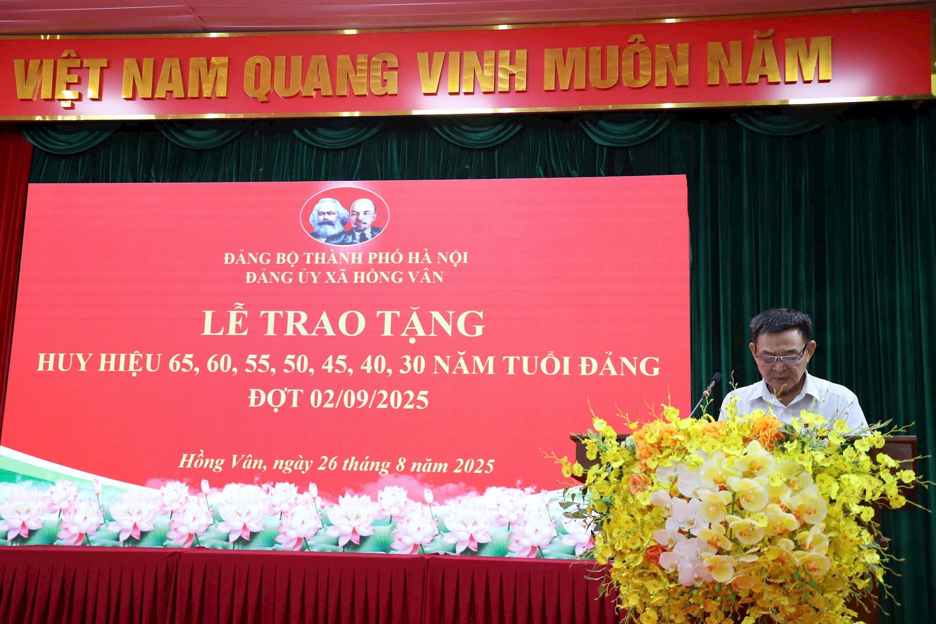 dang-vien-hong-van.jpg