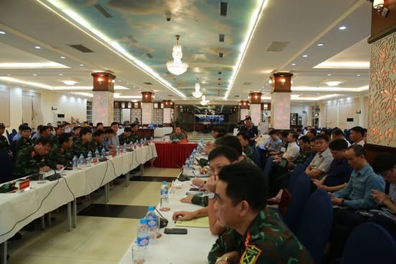Phó Thủ tướng Trần Hồng Hà chủ trì họp Ban Chỉ đạo tiền phương ứng phó bão số 5 lần thứ 4, sau khi có bão đổ bộ vào đất liền Hà Tĩnh, Nghệ An chiều tối 25/8 - Ảnh: VGP/Minh Khôi Phó Thủ tướng Trần Hồng Hà chủ trì họp Ban Chỉ đạo tiền phương ứng phó bão số 5 lần thứ 4, sau khi có bão đổ bộ vào đất liền Hà Tĩnh, Nghệ An chiều tối 25/8 - Ảnh: VGP/Minh Khôi