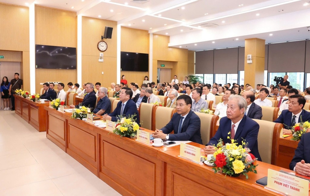 Các đại biểu dự Lễ kỷ niệm 80 năm Ngày truyền thống ngành GTVT - Ảnh: VGP/Thu Sa