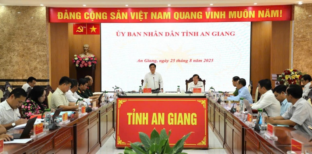  Quang cảnh cuộc họp