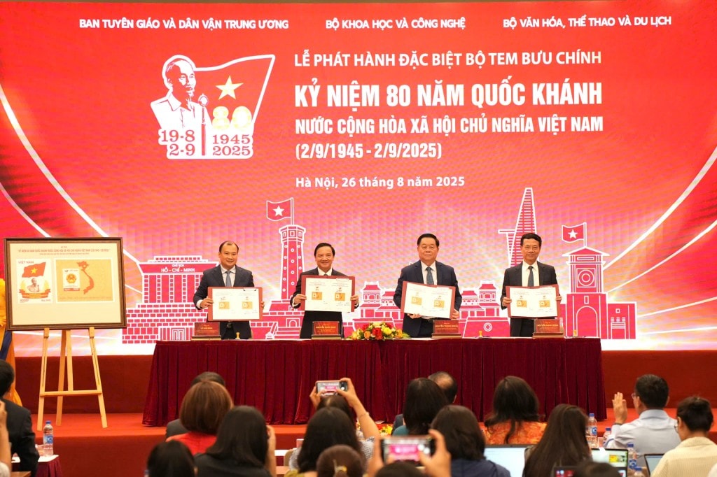 Phát hành đặc biệt bộ tem bưu chính kỷ niệm 80 năm ngày Quốc khánh Phát hành đặc biệt bộ tem bưu chính kỷ niệm 80 năm ngày Quốc khánh
