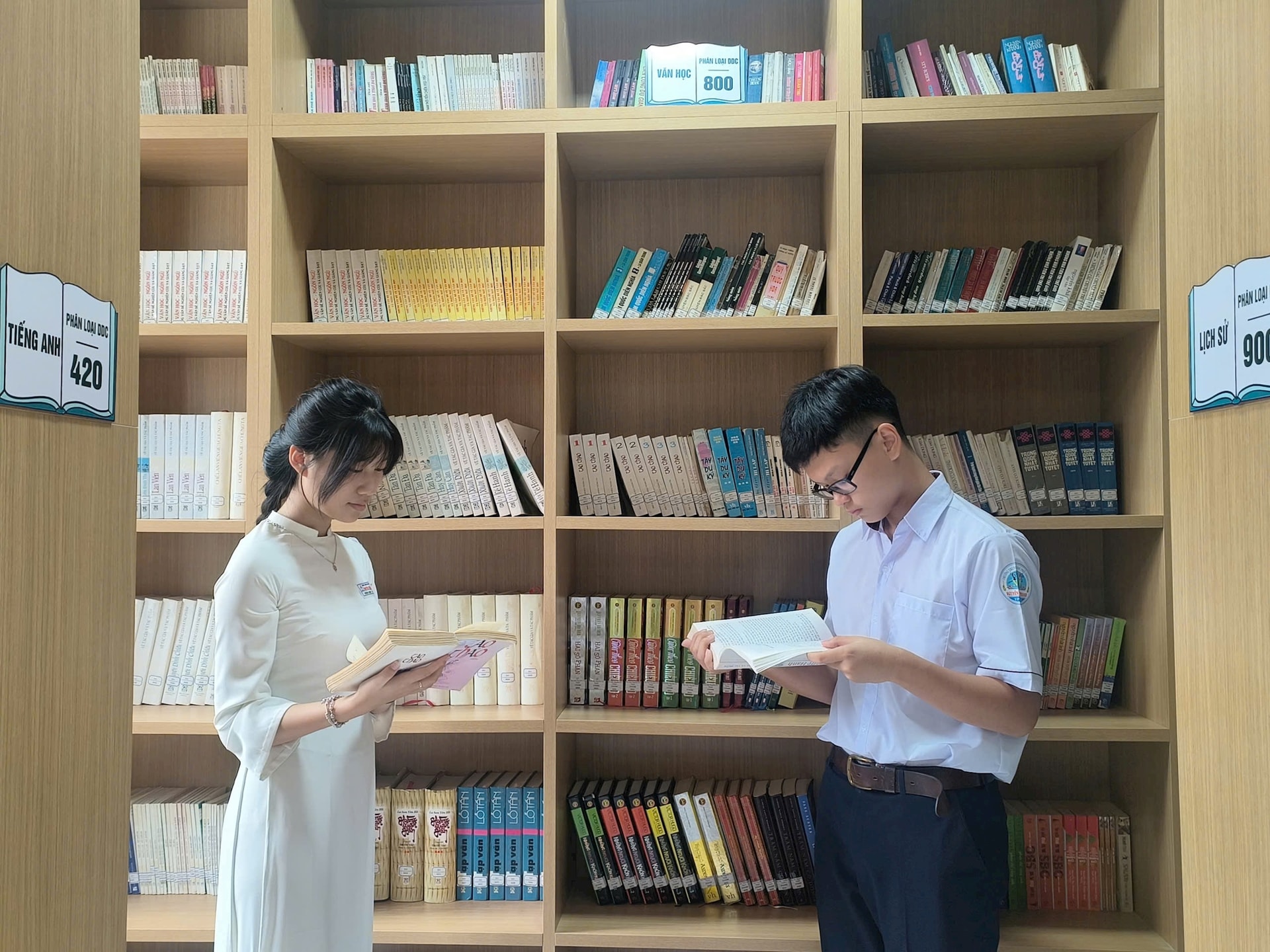 hoc-sinh-doc-sach-hien-thuong-nxb.jpg