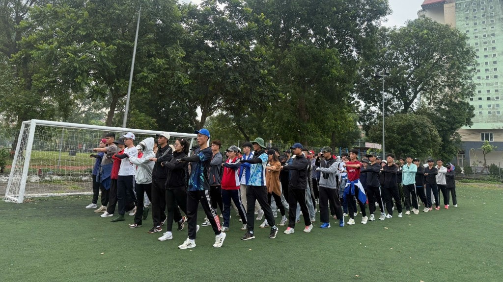 Nguyễn Thu Thủy cùng các thành viên trong khối đã có nhiều giờ luyện tập vất 