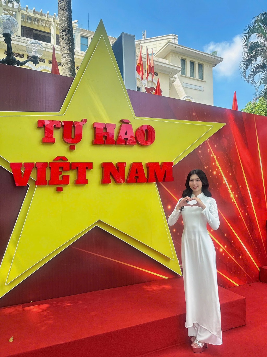 Hoa khôi bày tỏ niềm tự hào Việt Nam Hoa khôi bày tỏ niềm tự hào Việt Nam