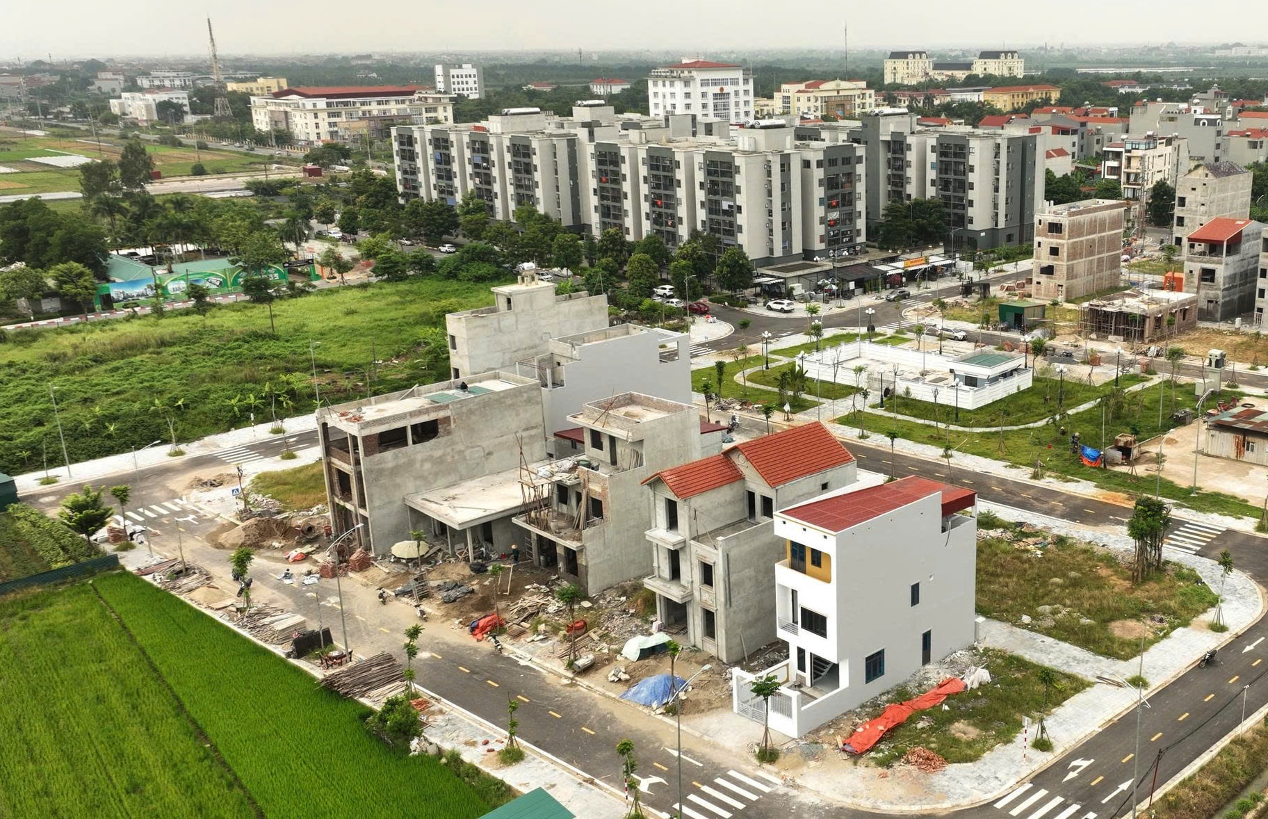 chu-nha-can-co-thoa-thuan-bang-van-ban-de-tranh-rui-ro-khi-cho-muon-nha.-anh-nguyen-quang.jpg