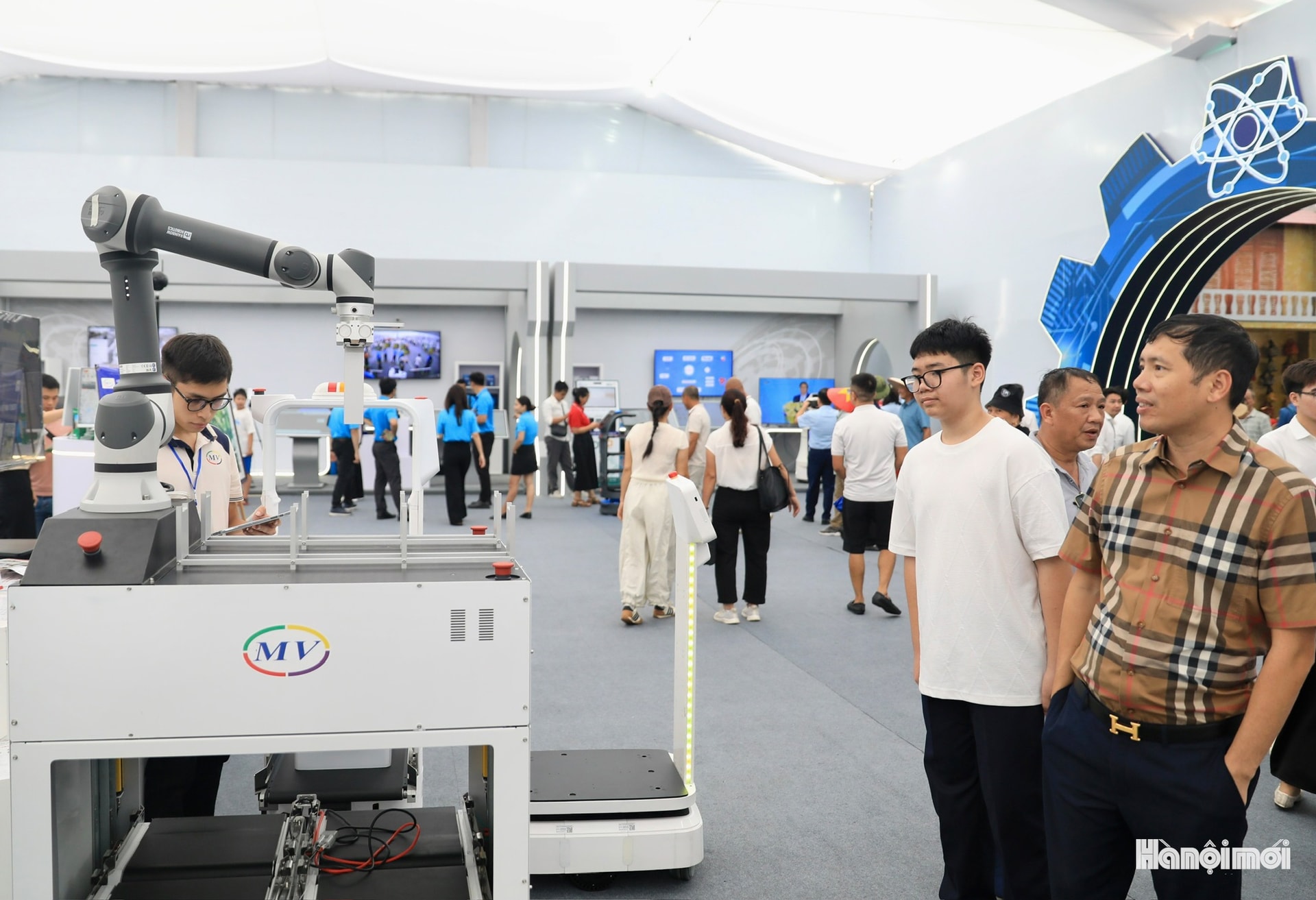 W_hnm-quangthai-09.jpg