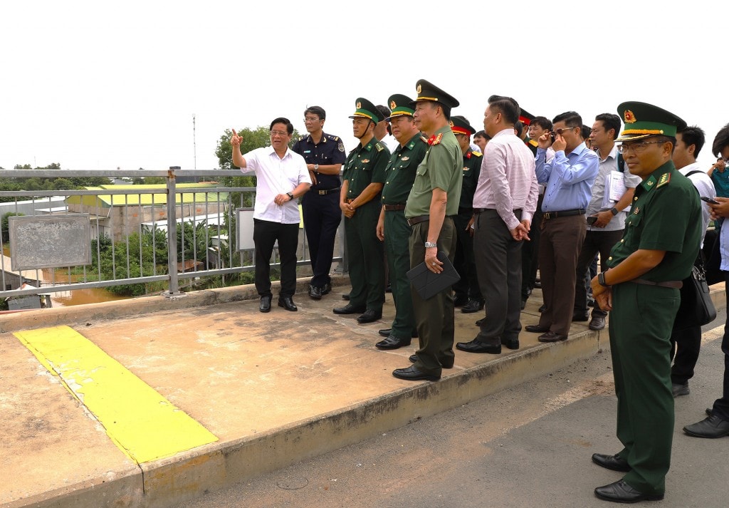 Chủ tịch UBND tỉnh Hồ Văn Mừng đến khảo sát và làm việc tại Cửa khẩu chính Khánh Bình