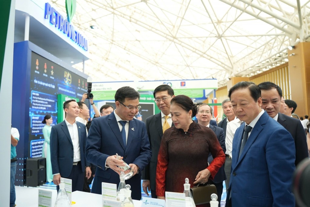Dấu ấn 80 năm dưới ngọn cờ Đảng
