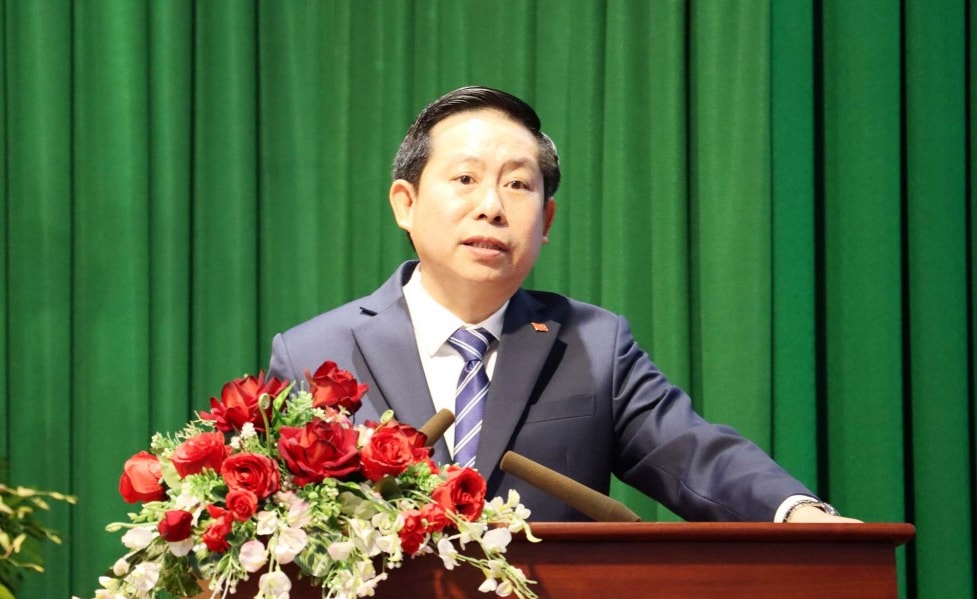 PGS.TS Đoàn Minh Huấn, Ủy viên Trung ương Đảng, Phó Giám đốc Thường trực Học viện Chính trị Quốc gia Hồ Chí Minh phát biểu giao nhiệm vụ. Ảnh: Đặng Hùng