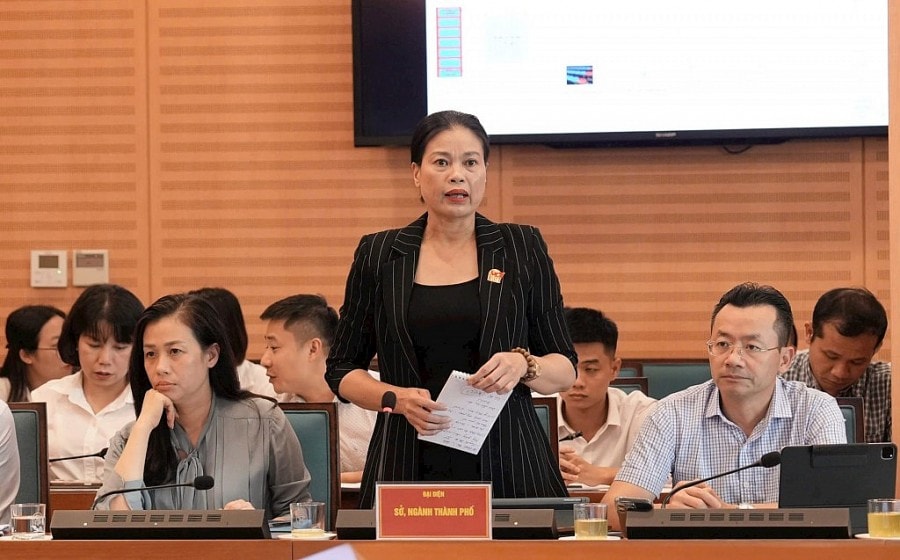 Giám đốc Sở Văn hóa và Thể thao Hà Nội Bạch Liên Hương phát biểu tại phiên họp. Ảnh: Đình Hiệp