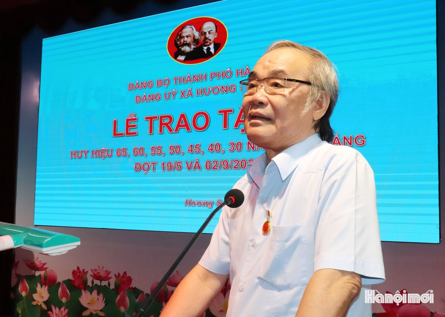 Phát Đảng Kiều Ngọc Kim Phát biểu tại buổi lễ, đảng viên nhận Huy hiệu 50 năm tuổi Đảng Kiều Ngọc Kim