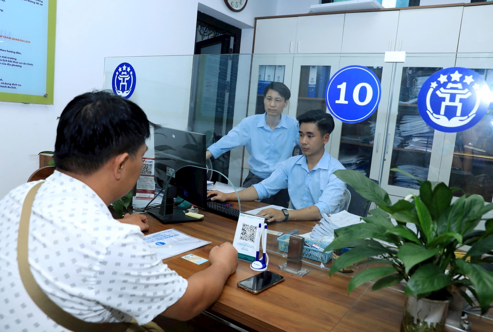 Hà Nội tiếp nhận hồ sơ đất đai bằng hình thức trực tuyến một phần, toàn trình