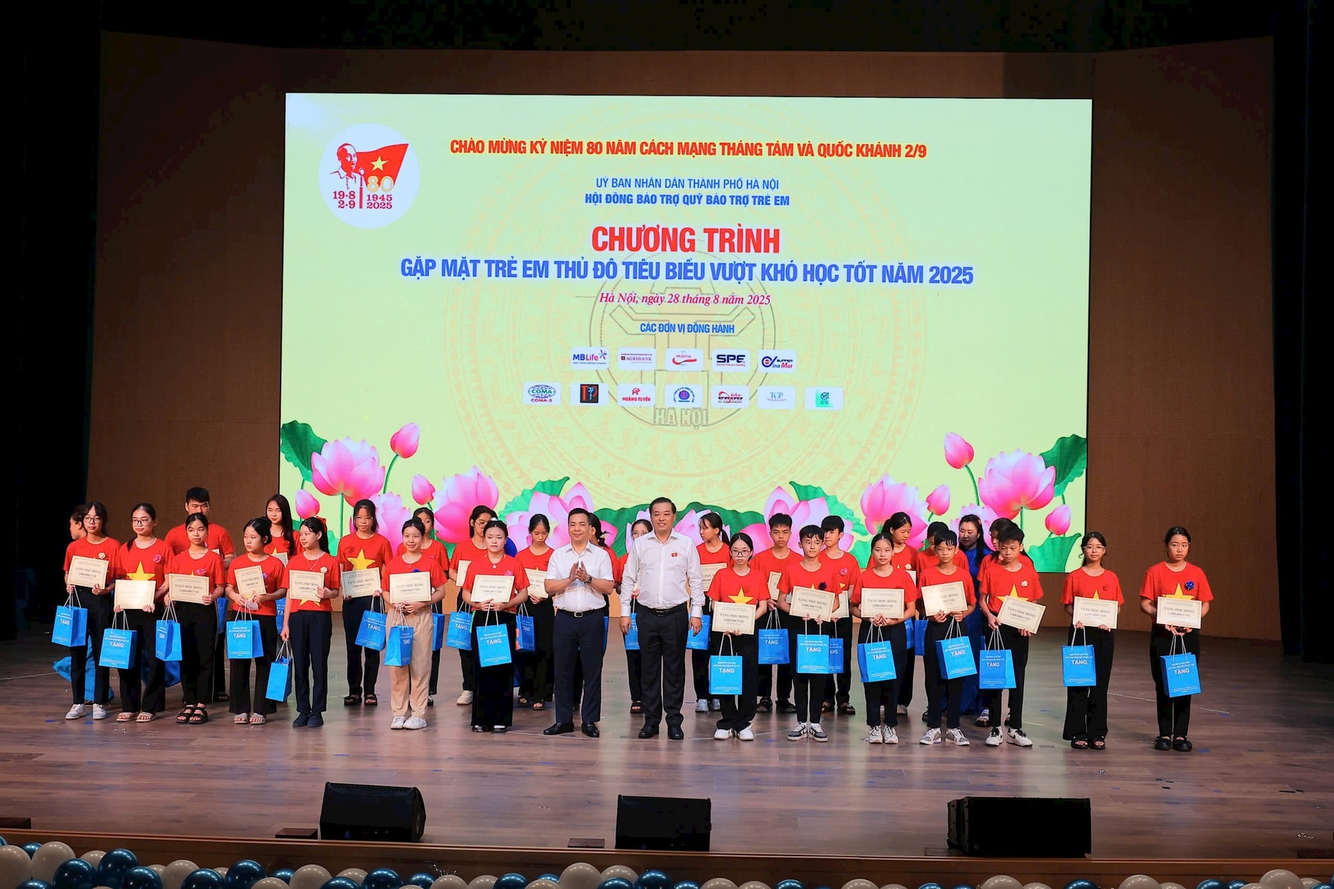 ky-1-anh-1-giao-qua.jpg