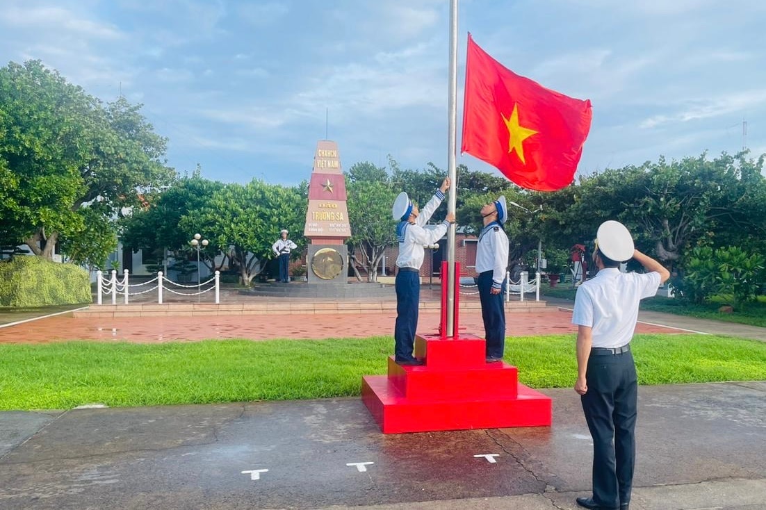 treo-co-to-quoc-o-dao-truong-sa.jpg