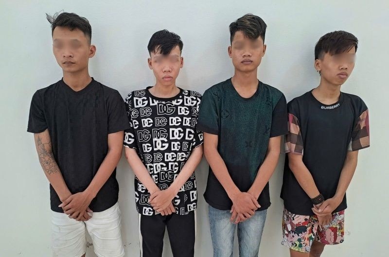 4 đối tượng trong nhóm côn đồ nhí gây rối, hành hung người đi đường bị cơ quan Công an bắt giữ (Ảnh: CA) 4 đối tượng trong nhóm côn đồ nhí gây rối, hành hung người đi đường bị cơ quan Công an bắt giữ (Ảnh: CA)