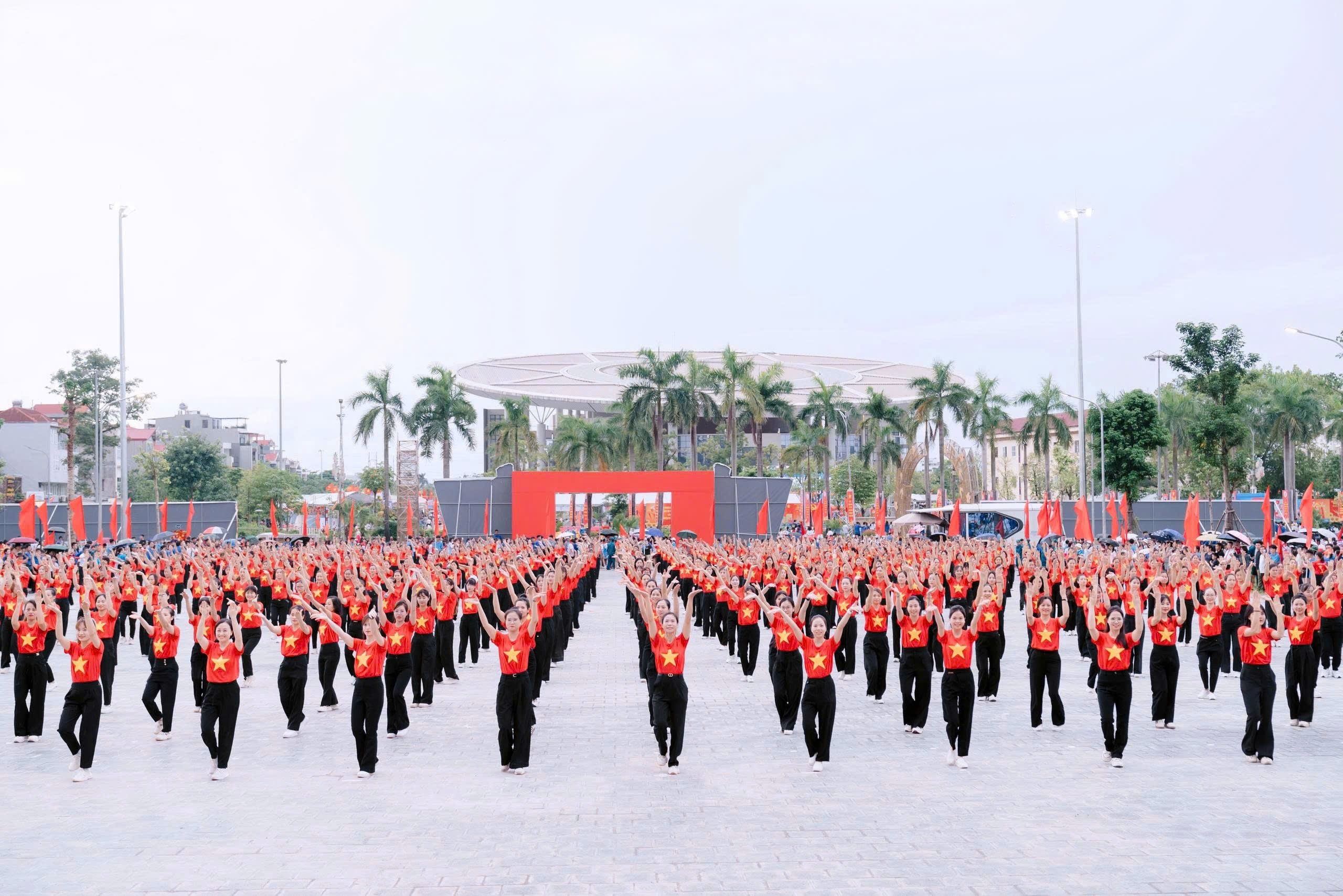 Hơn 80.000 phụ nữ Hà Nội đồng diễn dân vũ mừng Quốc khánh