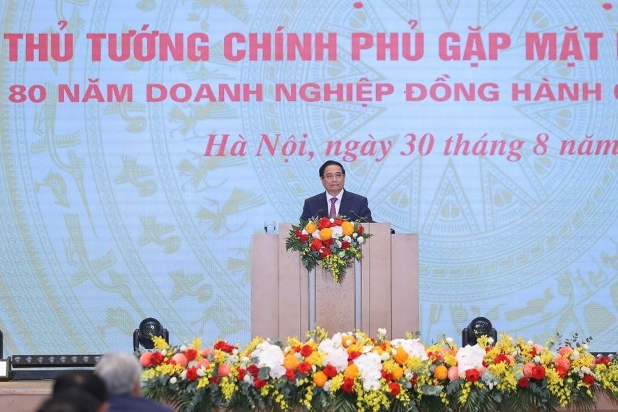 Thủ tướng gửi tới cộng đồng doanh nghiệp, doanh nhân 3 thông điệp quan trọng và đề nghị cộng đồng doanh nghiệp, doanh nhân đồng hành cùng Chính phủ, các bộ, ngành, địa phương đẩy mạnh thực hiện 3 đột phá chiến lược theo hướng