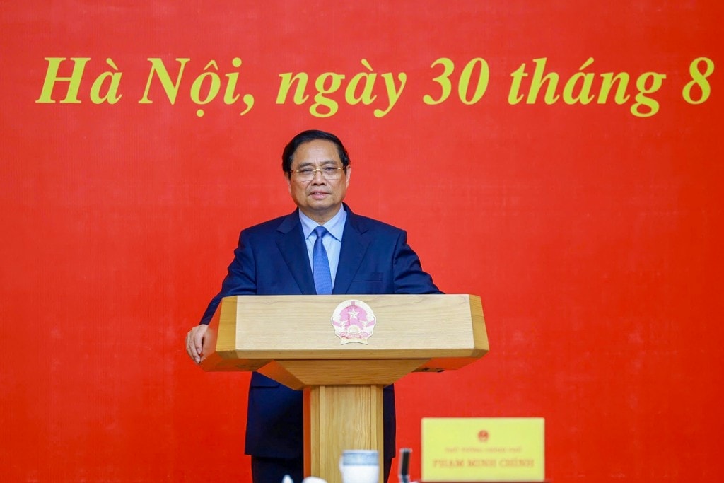 Thủ tướng đề nghị đồng chí Quyền Bộ trưởng Lê Hoài Trung, tập thể lãnh đạo Bộ Ngoại giao tiếp tục phát huy vai trò tiên phong, trọng yếu, thường xuyên của đối ngoại trong kỷ nguyên mới, nỗ lực góp phần hoàn thành hai mục tiêu chiến lược 100 năm đã đề ra - Ảnh: VGP/Nhật Bắc Thủ tướng đề nghị đồng chí Quyền Bộ trưởng Lê Hoài Trung, tập thể lãnh đạo Bộ Ngoại giao tiếp tục phát huy vai trò tiên phong, trọng yếu, thường xuyên của đối ngoại trong kỷ nguyên mới, nỗ lực góp phần hoàn thành hai mục tiêu chiến lược 100 năm đã đề ra - Ảnh: VGP/Nhật Bắc