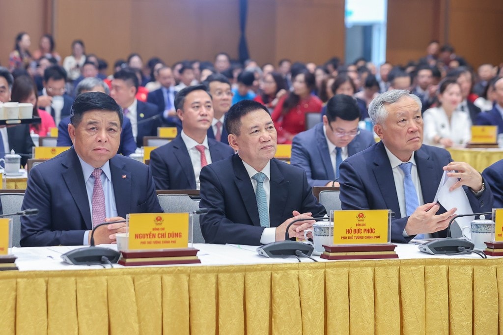 Phó Thủ tướng Thường trực Chính phủ Nguyễn Hòa Bình, các Phó Thủ tướng Nguyễn Chí Dũng, Hồ Đức Phớc dự buổi gặp mặt - Ảnh: VGP/Nhật Bắc Phó Thủ tướng Thường trực Chính phủ Nguyễn Hòa Bình, các Phó Thủ tướng Nguyễn Chí Dũng, Hồ Đức Phớc dự buổi gặp mặt - Ảnh: VGP/Nhật Bắc