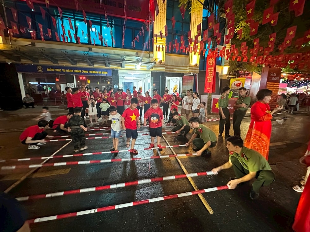 Một hoạt động trong khuôn khổ lễ khai mạc Một hoạt động trong khuôn khổ lễ khai mạc
