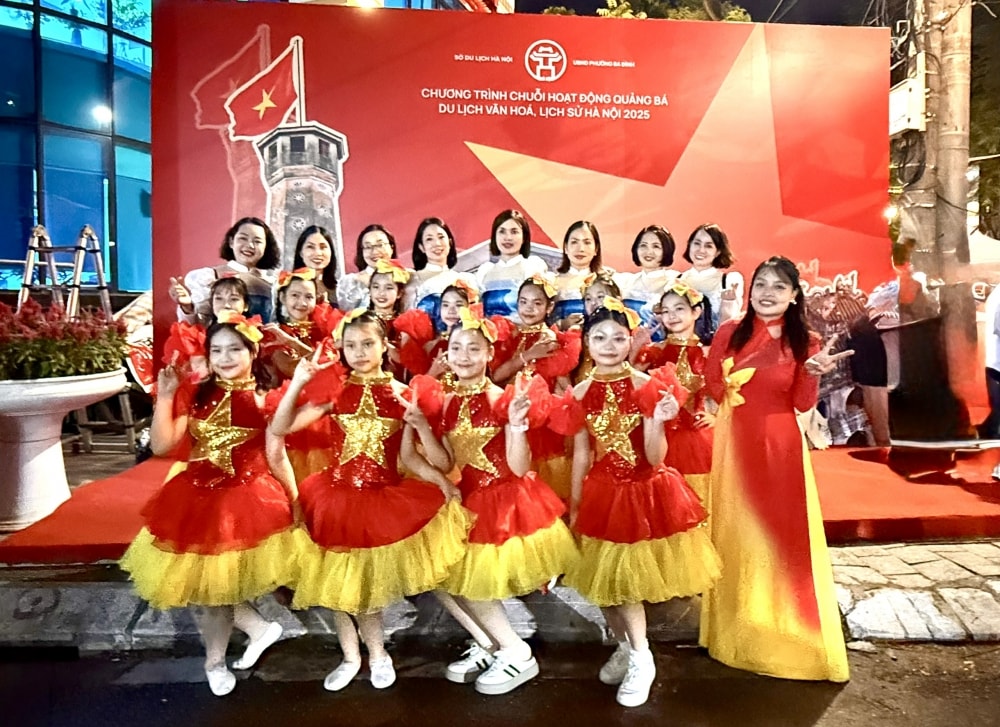 Cô trò Trường Tiểu học Phan Chu Trinh lưu lại khoảnh khắc đáng nhớ Cô trò Trường Tiểu học Phan Chu Trinh lưu lại khoảnh khắc đáng nhớ