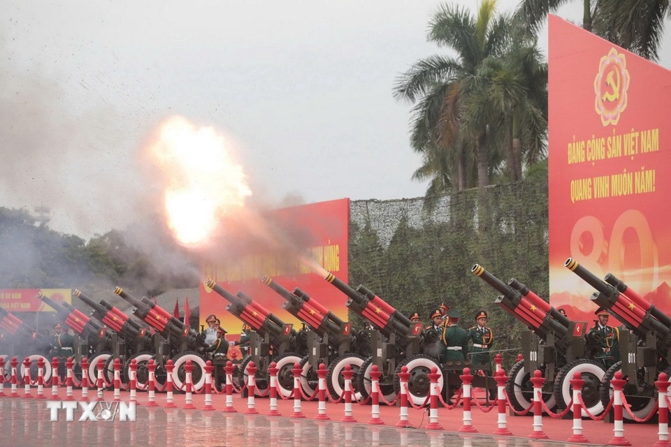 Dàn pháo khai hỏa tại Sân vận động Mỹ Đình. (Ảnh: Trần Thanh Giang/TTXVN)