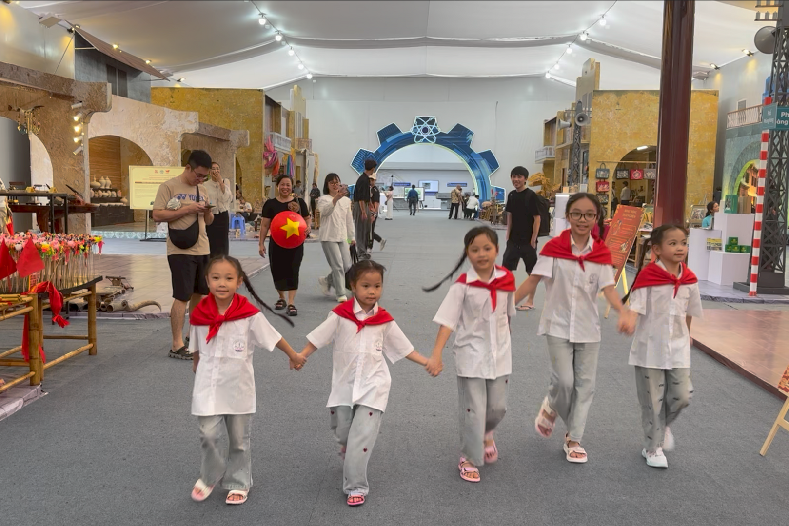 Đặc sắc không gian làng nghề Hà Nội tại Triển lãm thành tựu đất nước 80 năm