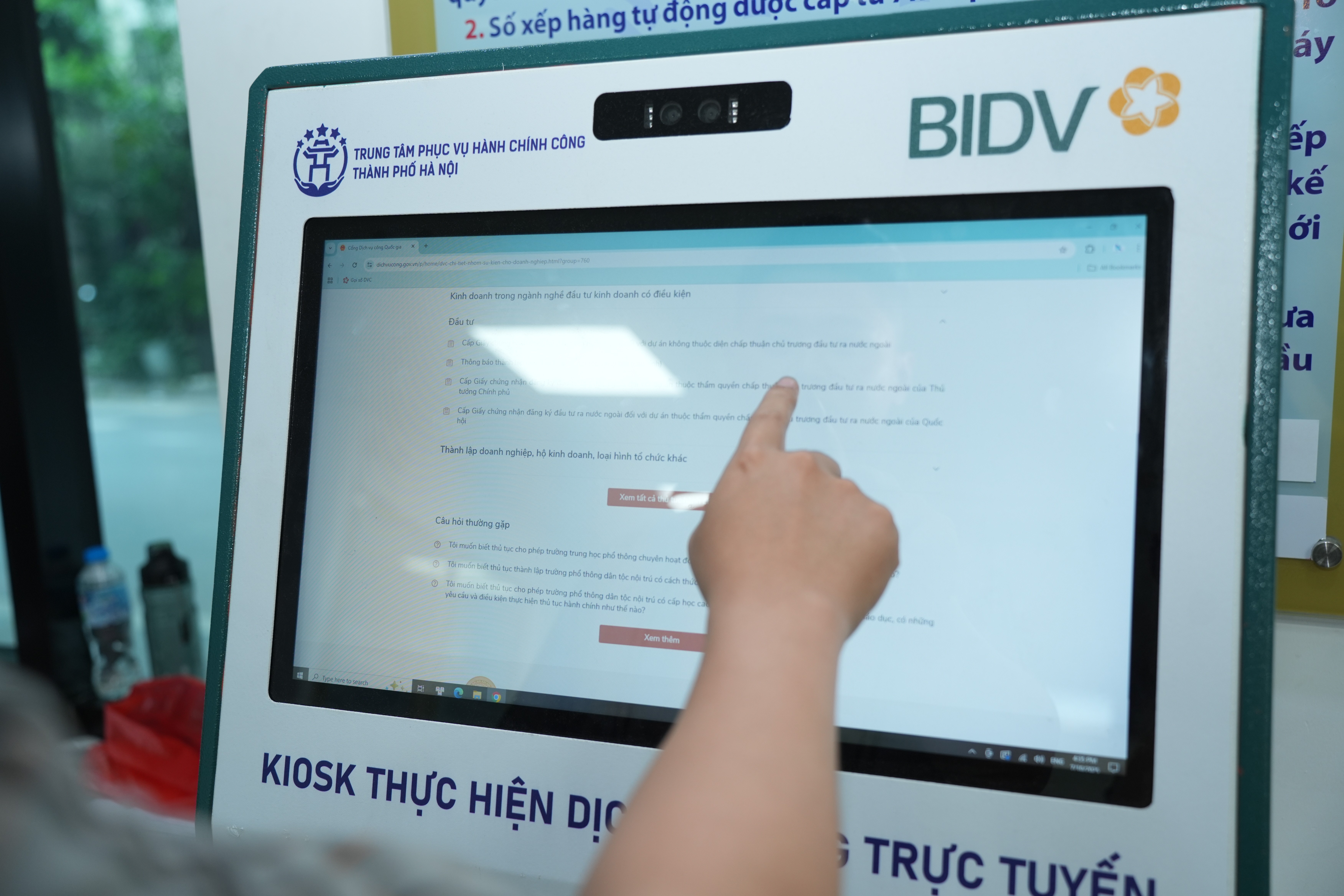 Công nghệ mang thủ tục hành chính đến gần người dân