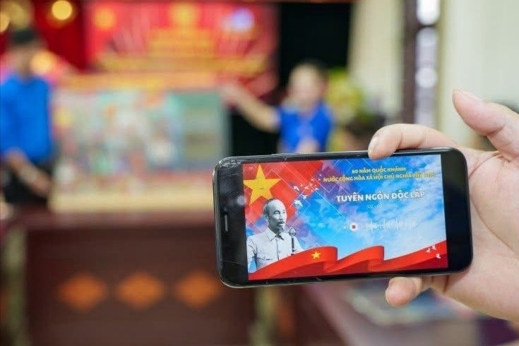 Bằng cách quét mã QR, người dân và thanh thiếu nhi có thể nghe lại giọng đọc Bác Hồ trầm ấm, thiêng liêng trong ngày 2/9/1945 tại Quảng trường Ba Đình