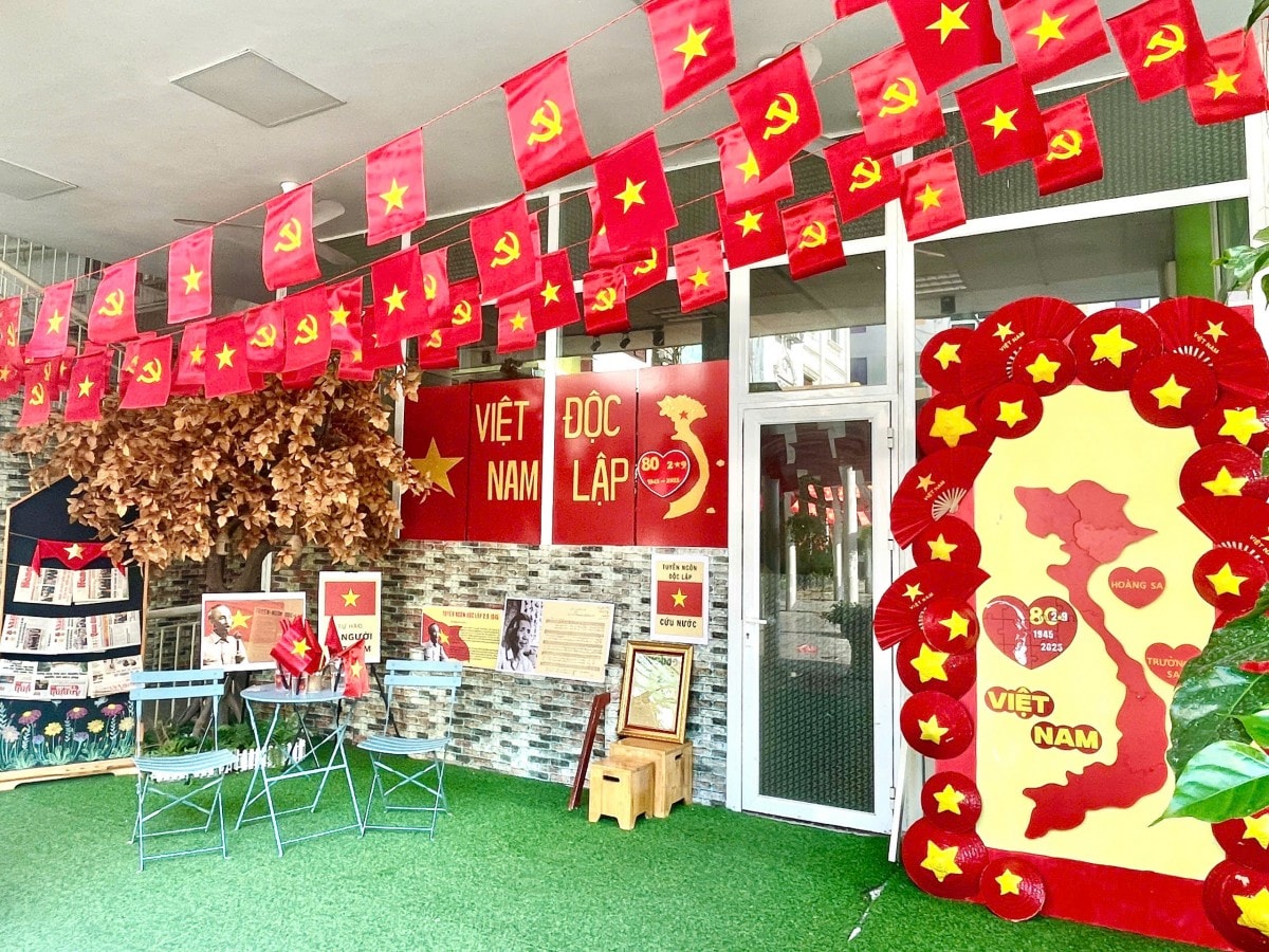 Thầy và trò Thủ đô rộn ràng trong không khí hân hoan chào mừng Đại lễ 80 năm Quốc khánh 2/9