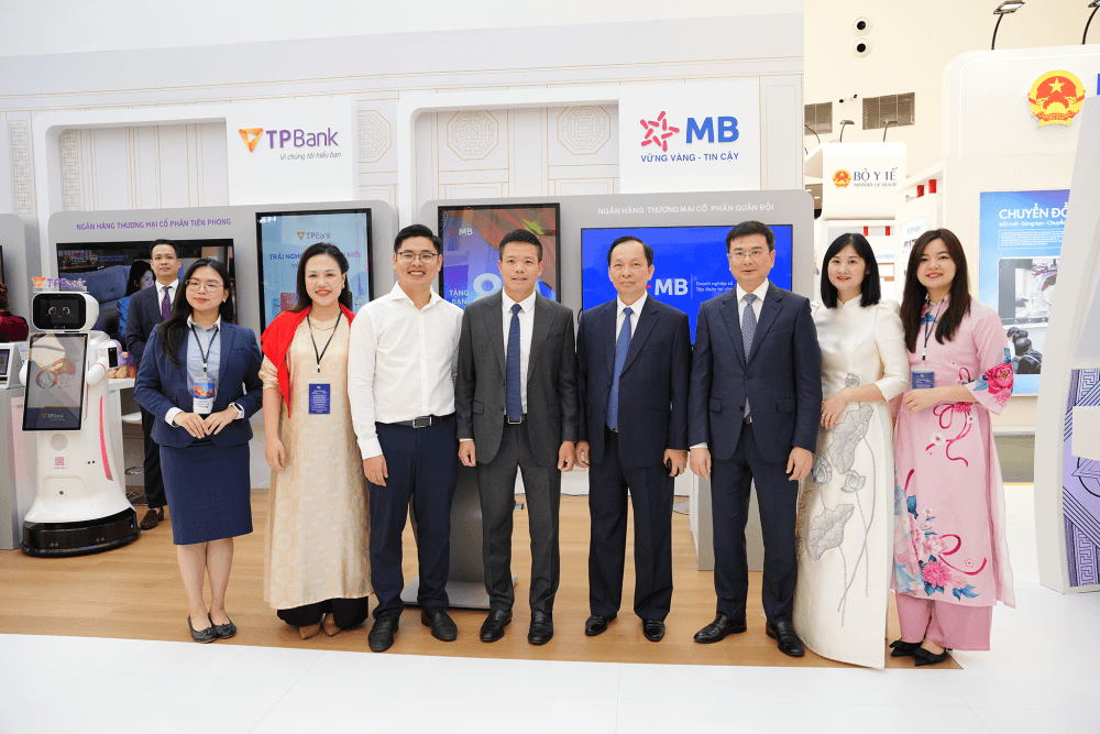 Ngành Ngân hàng: Tự hào quá khứ, vững vàng hiện tại, kiến tạo tương lai Ngành Ngân hàng: Tự hào quá khứ, vững vàng hiện tại, kiến tạo tương lai