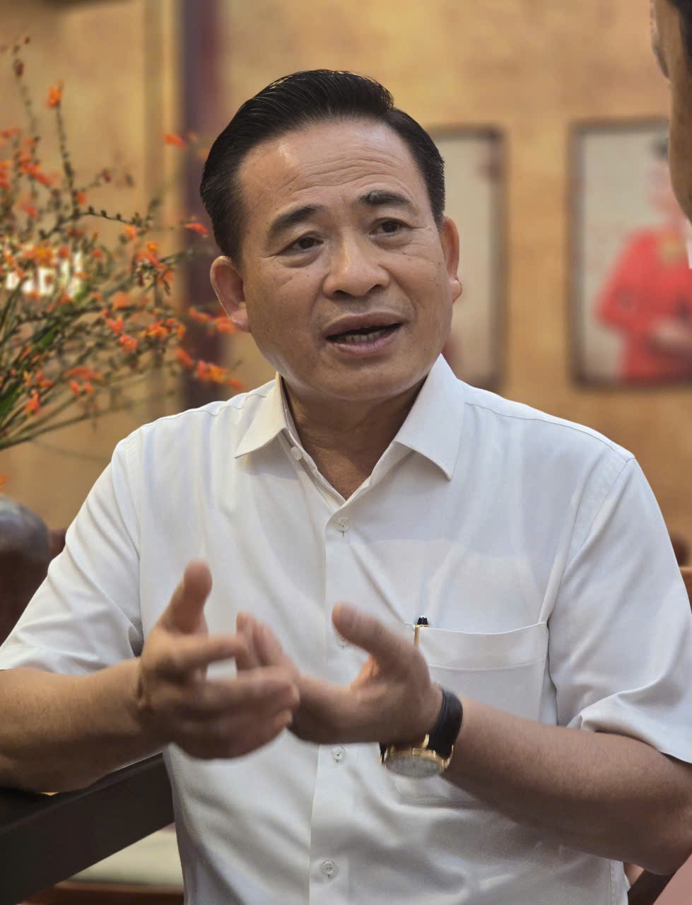 1-doanh-nhan-bao-tin-manh-hai(1).jpg