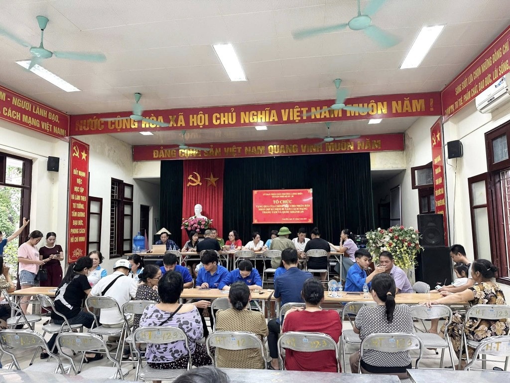 Hỗ trợ trao tặng quà cho Nhân dân theo Nghị quyết số 263/NQ-CP ngày 29/8/2025 của Chính phủ