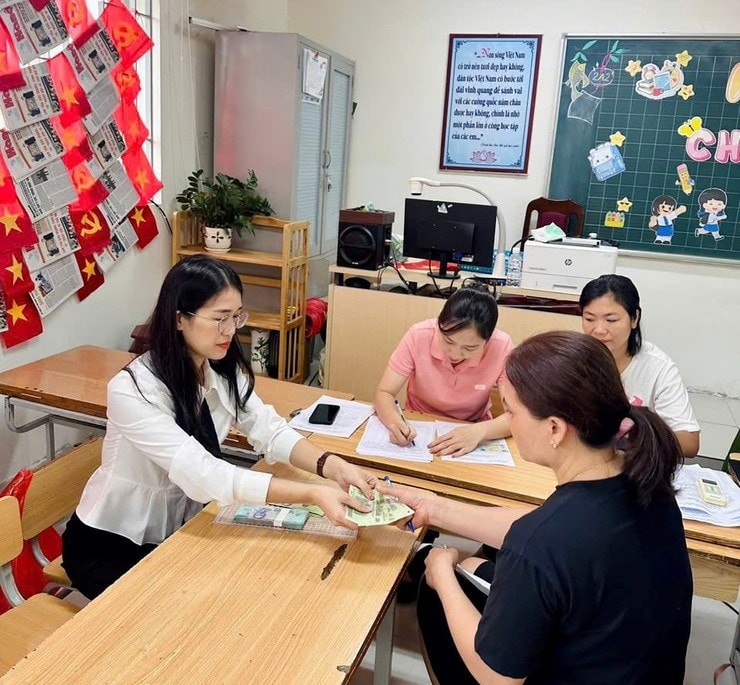 Trao quà tặng Tết độc lập 2/9 nhanh chóng, kịp thời đến Nhân dân Trao quà tặng Tết độc lập 2/9 nhanh chóng, kịp thời đến Nhân dân