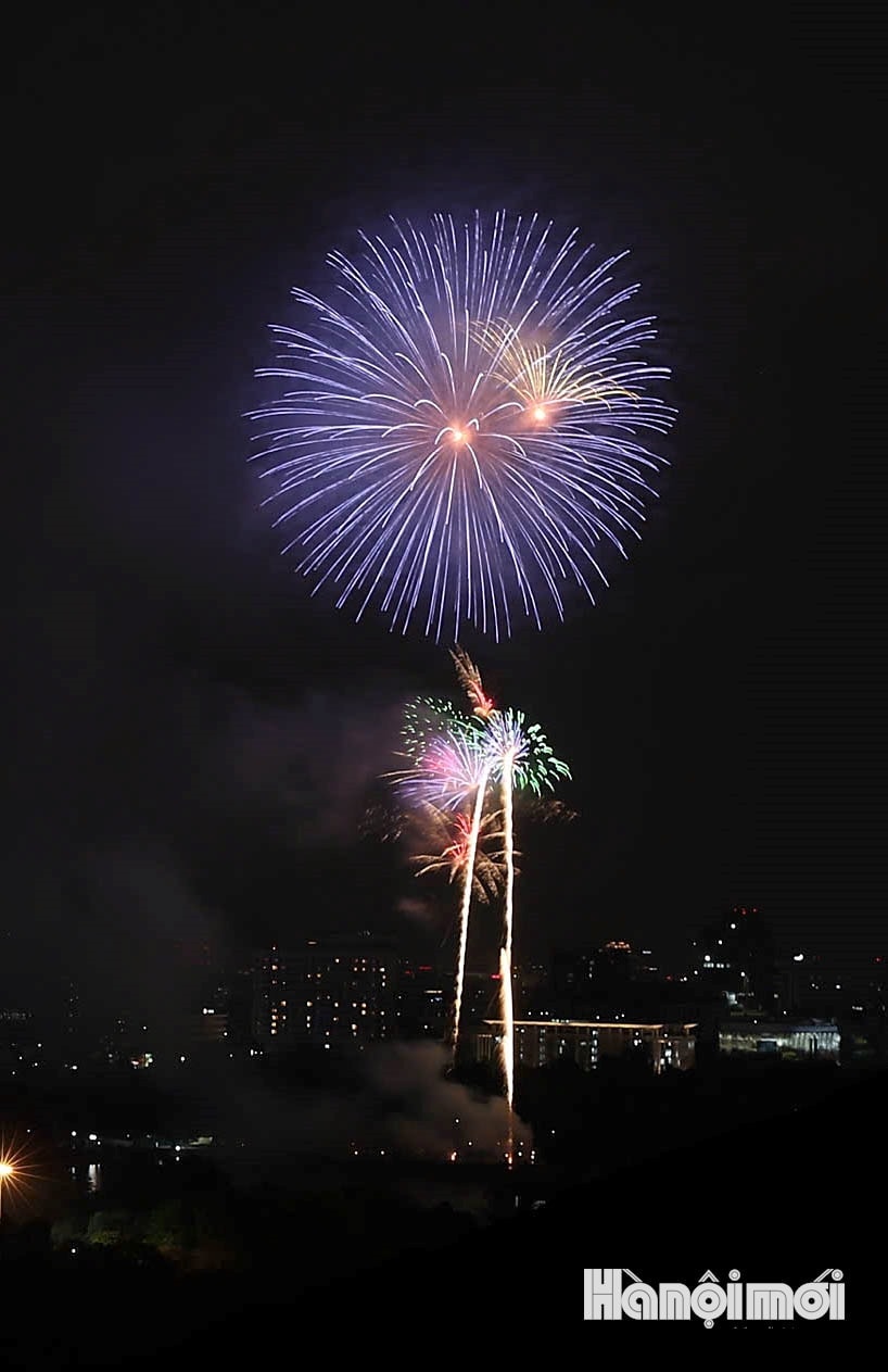 ha-noi-fireworks.jpg