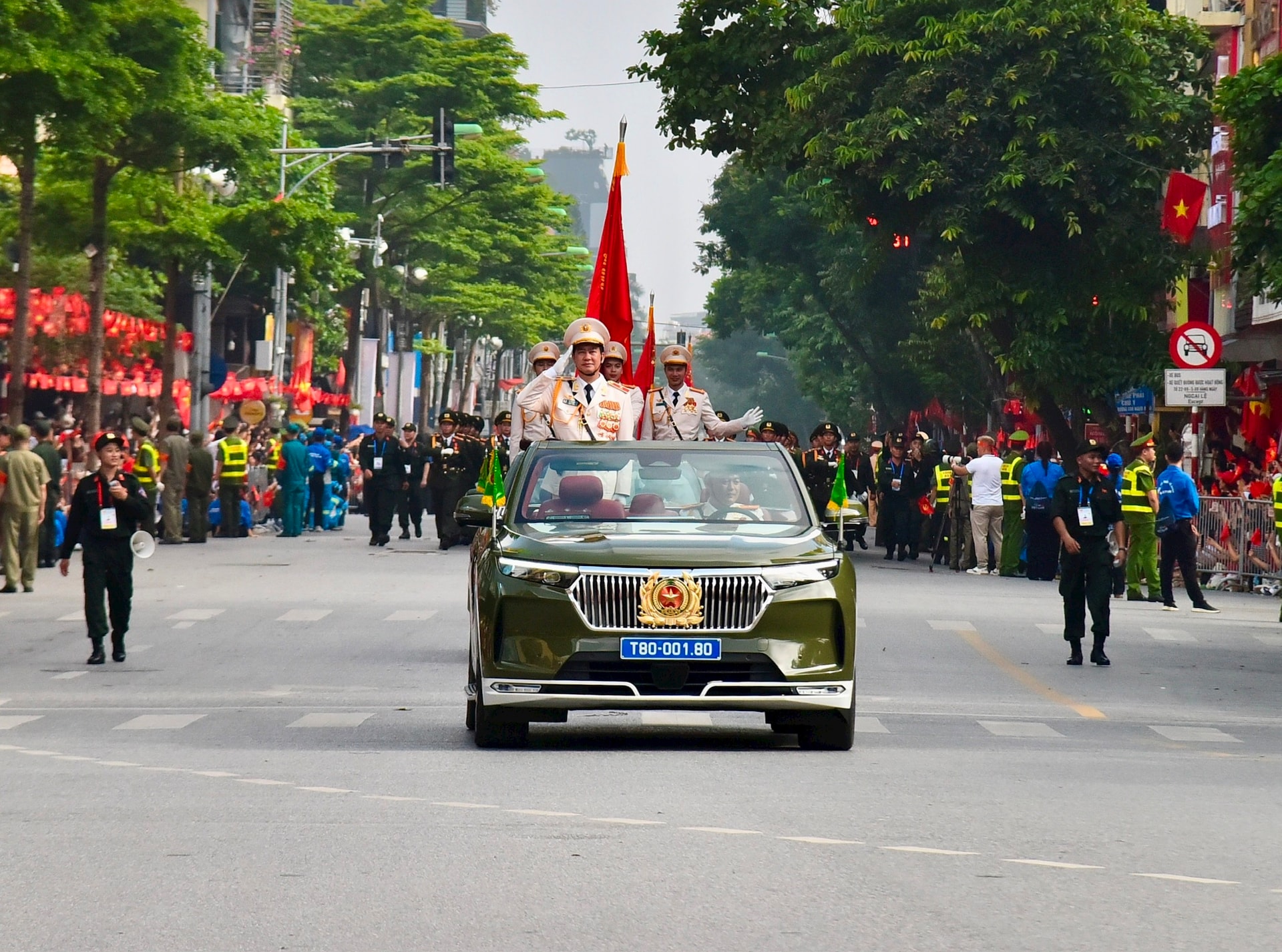 z6968421324066_eae5fa005c3adc15e1c8d76d340bc928.jpg
