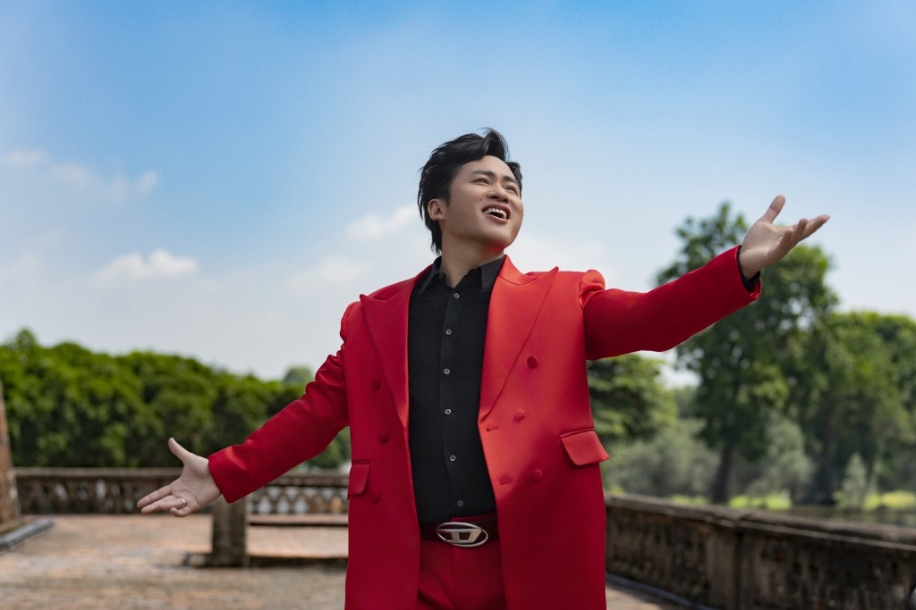 Ca sĩ Tùng Dương thực hiện MV “Việt Nam - Tự hào tiếp bước tương lai”