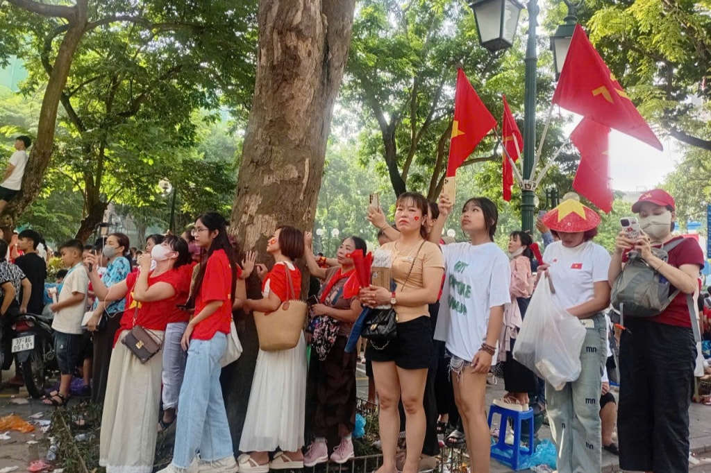Nhiều người dùng điện thoại ghi lại những khoảnh khắc để làm kỷ niệm 
