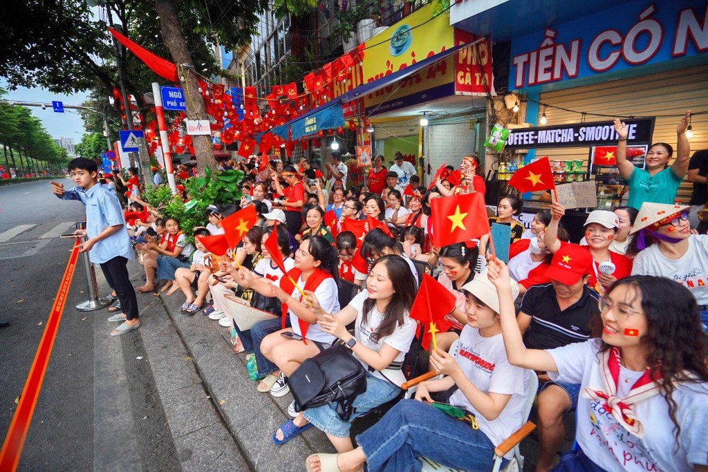 Hân hoan, tự hào được hòa mình trong ngày hội lớn của non sông Hân hoan, tự hào được hòa mình trong ngày hội lớn của non sông