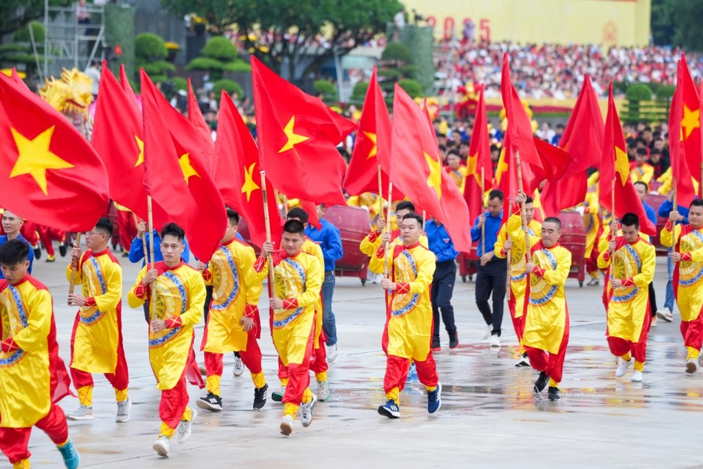 80 nghệ sỹ Bắc - Nam hoà giọng đồng diễn Khí phách Việt Nam 80 nghệ sỹ Bắc - Nam hoà giọng đồng diễn Khí phách Việt Nam