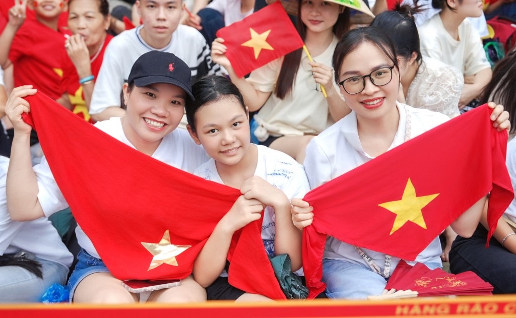 Hân hoan, tự hào được hòa mình trong ngày hội lớn của non sông Hân hoan, tự hào được hòa mình trong ngày hội lớn của non sông