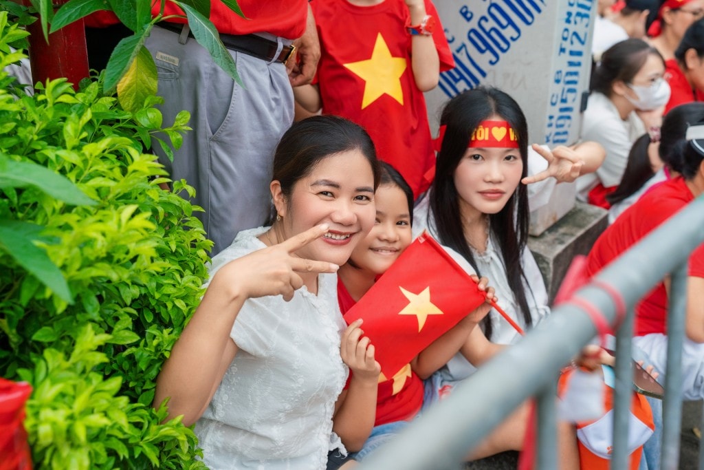 Hân hoan, tự hào được hòa mình trong ngày hội lớn của non sông Hân hoan, tự hào được hòa mình trong ngày hội lớn của non sông